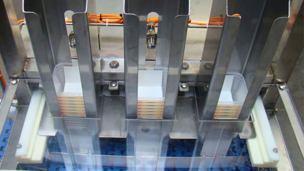 Matériels industriel dépileur de barquettes