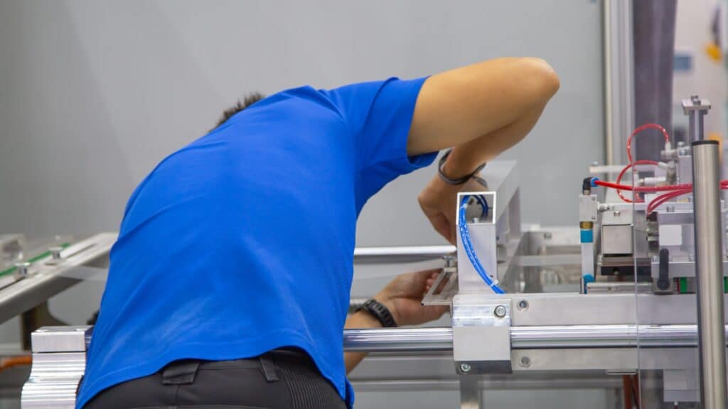 Réparation, maintenance technique et préventive sur une machine de conditionnement