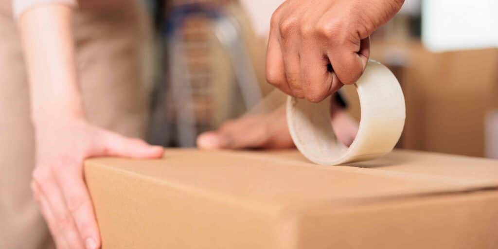 Adhésif d'emballage sécurisé sur carton, solution responsable pour la fermeture des colis